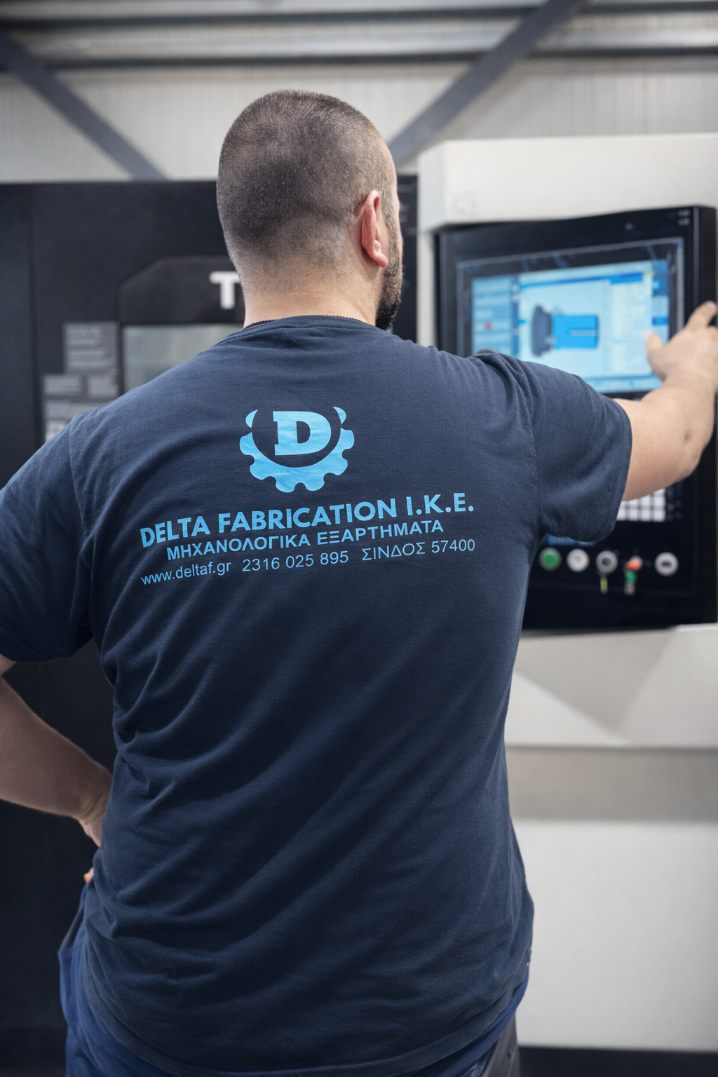 Τεχνικός Delta Fabrication I.K.E. σε CNC μηχάνημα